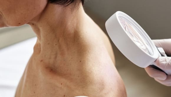 If you’re thinking about booking a skin consultation in Portsmouth or Hampshire, one of the most common questions is: should I see a dermatologist, or book an aesthetic skin consultation?